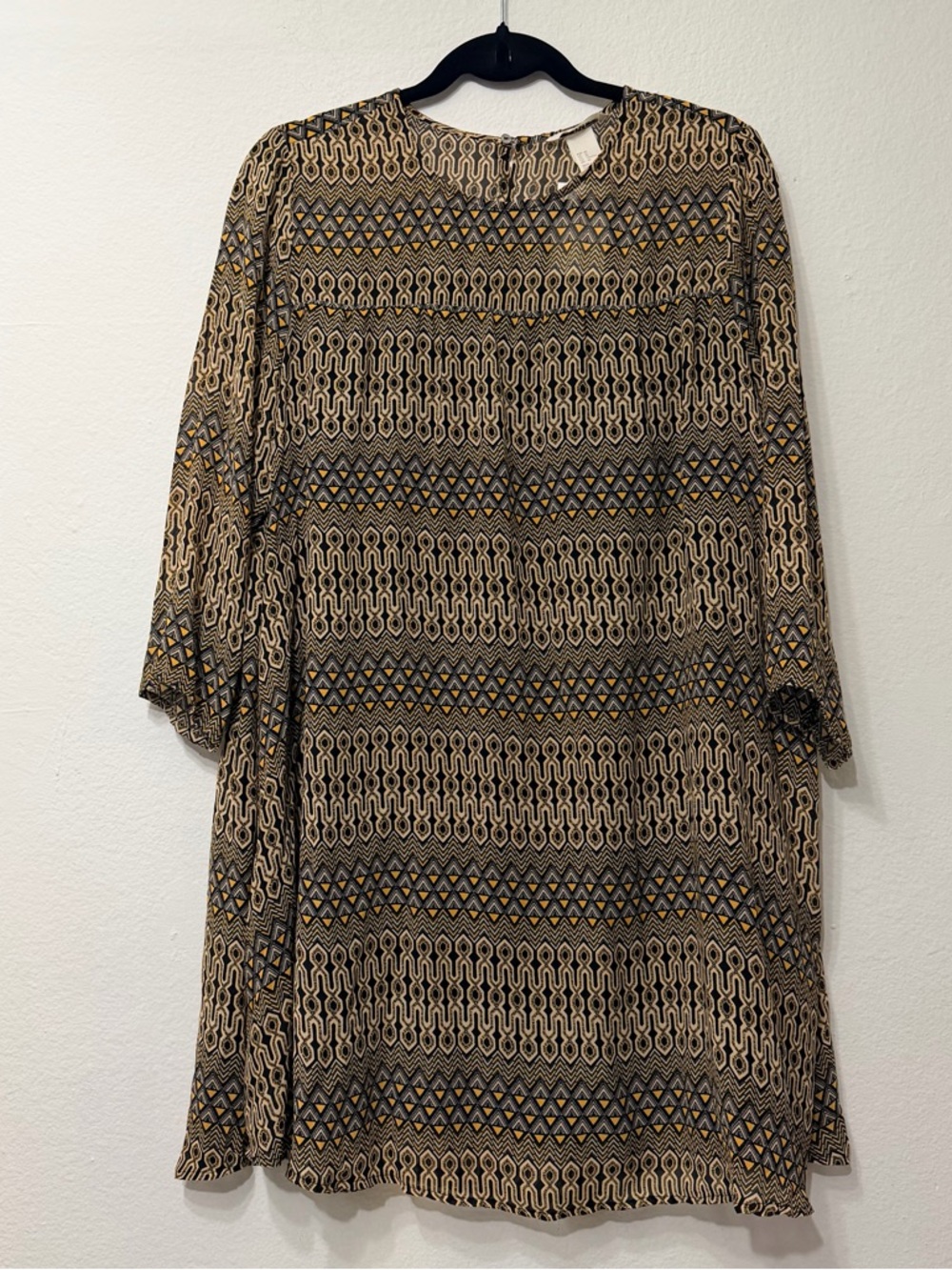 H&M Beige and Black Geometric Long-Sleeve Shift Dress